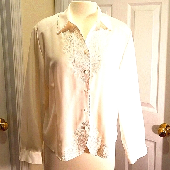 Notations Tops - ☀️VINTAGE ☀️ Women's BLOUSE ☀️Notations Beautiful White L/S Blouse